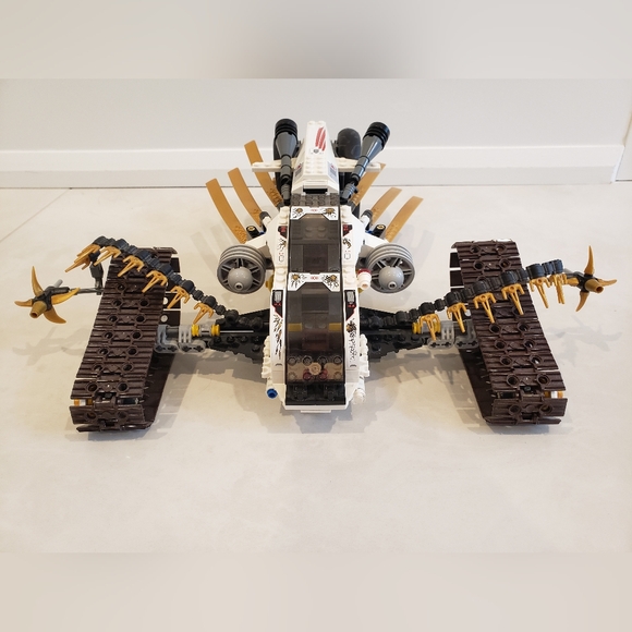 LEGO Ninjago Ultra Sonic Raider Set 9449 - Picture 1 of 12